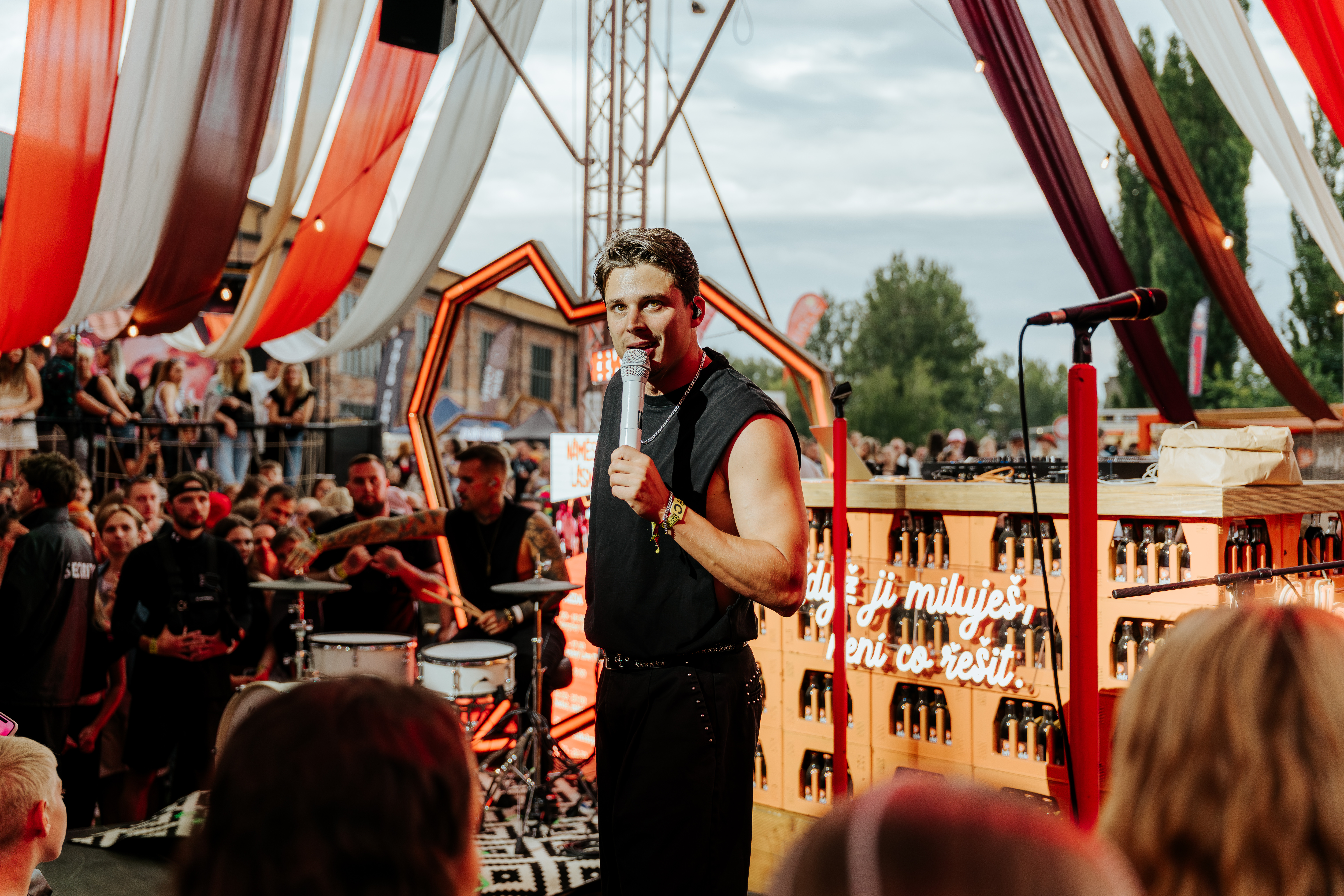 Kofola v létě pomohla k tisícům nových známostí a na festivalech oddala desítky párů 